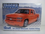  Chevrolet Silverado Custom Pickup 1999 kit 1:25 Revell 857200 